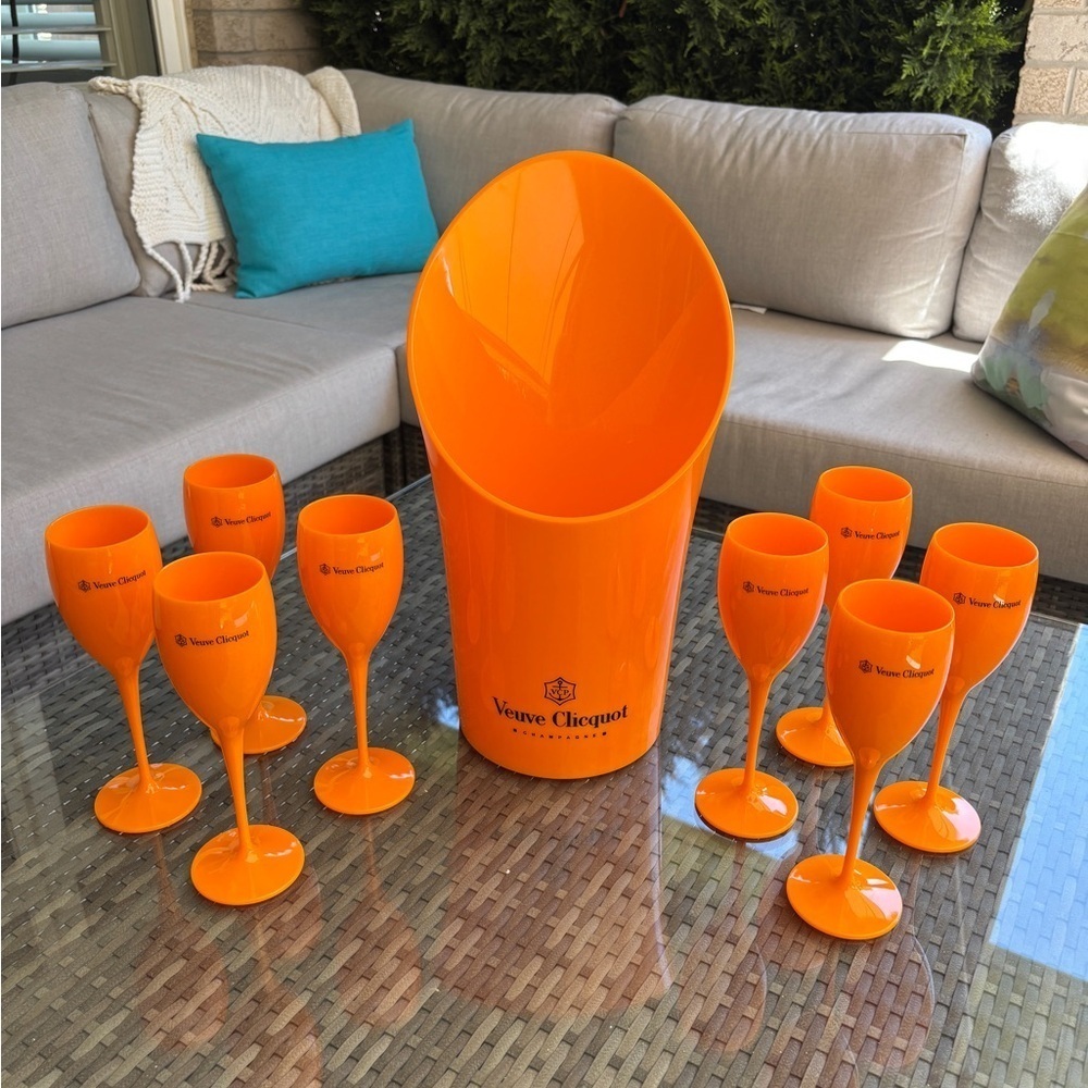*NEW* Veuve Clicquot Set - 1 Orange Champagne Bucket & 8 Orange Flutes